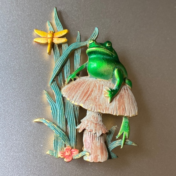 jj Jewelry - Signed Vintage frog mushroom dragonfly brooch pin